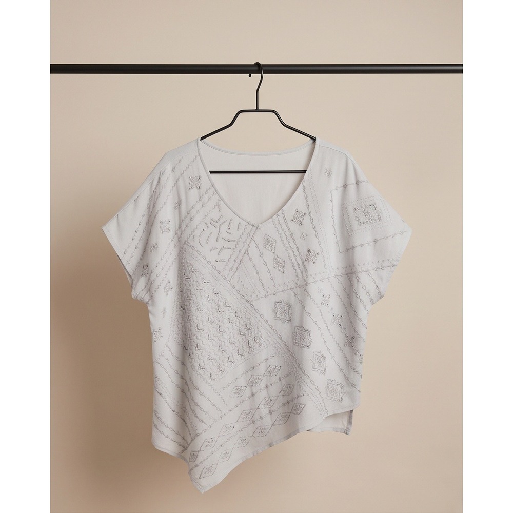 Chico's 3 Embroidered V-Neck Asymmetric Hem Top Beaded Boho Airy Grey XL